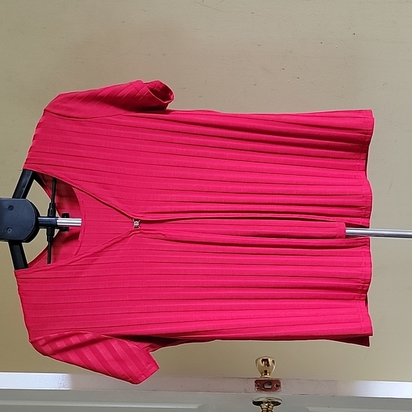 Women's The Attic Blouse, Color Red. Size L - Picture 1 of 8